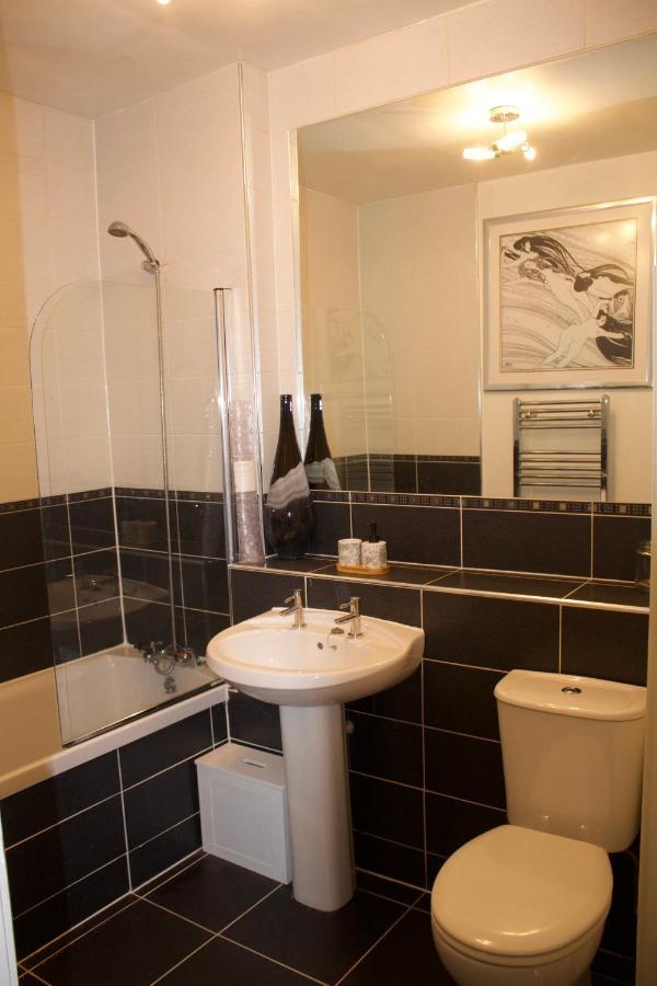 Lovely 1 Bed Flat In Stockbridge, Near Edinburghs City Centre Edimburgo Exterior foto